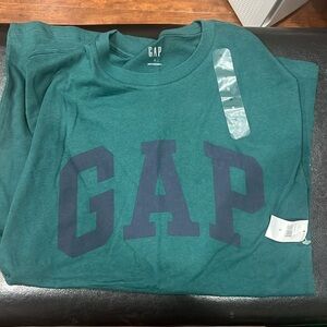 Unisex size small Gap SS T-Shirt. NWT green and purple